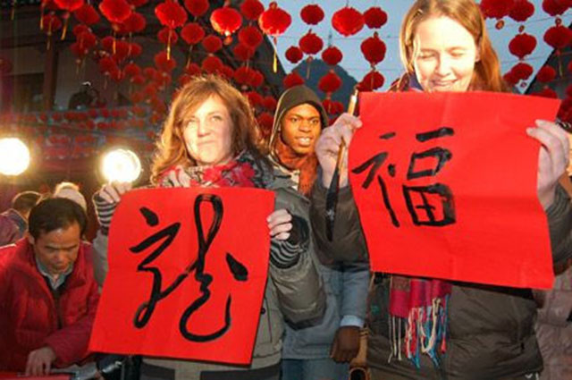 海蛋网：中国留学生在美国留学期间如何过春节?
